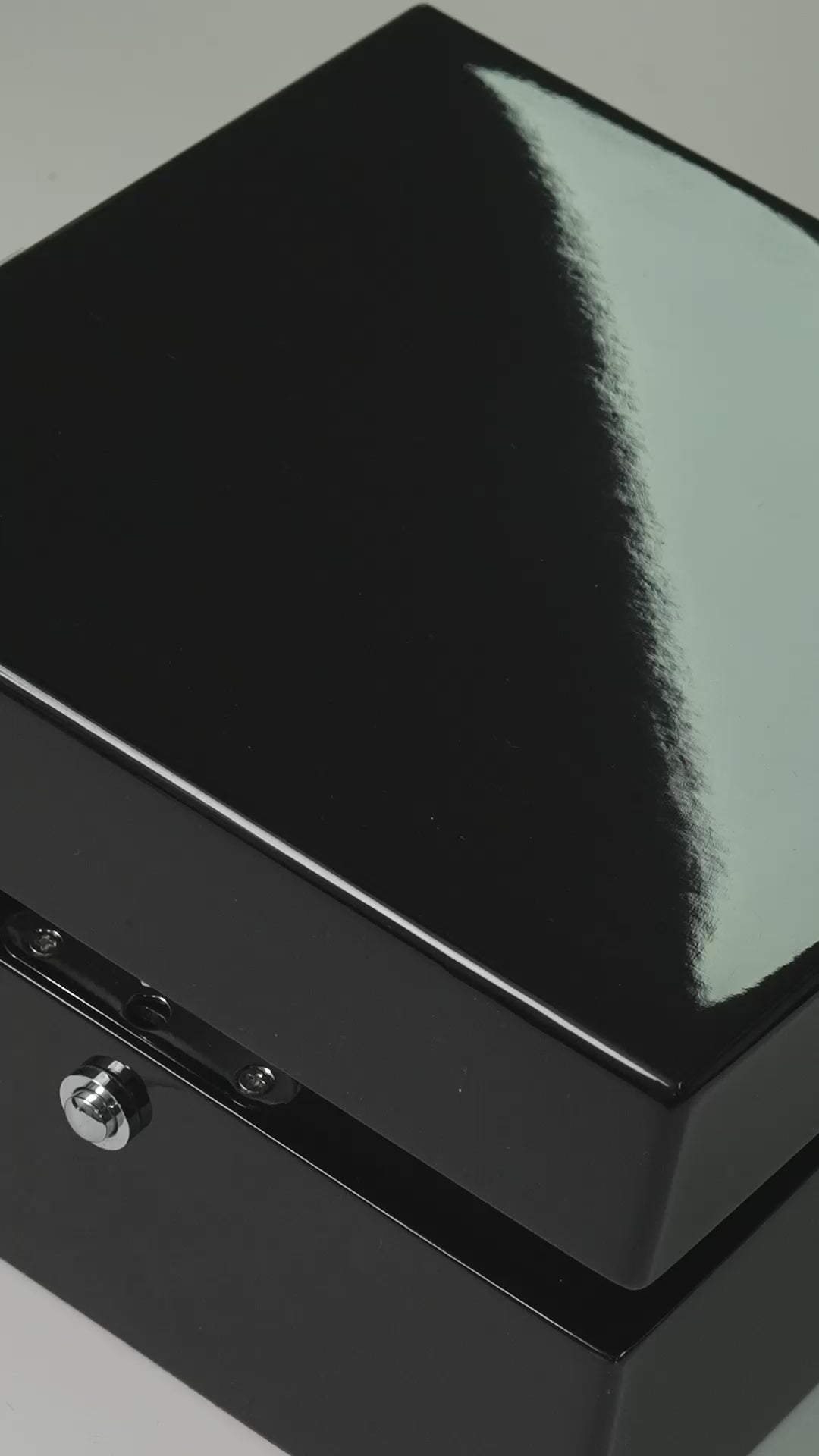 Load video: A Closer Look for Sport band S1
